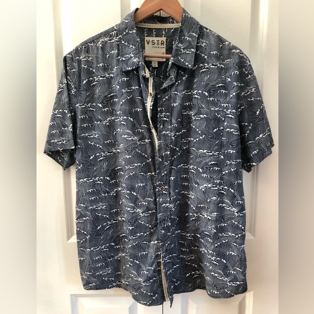 VSTR Men’s XL Button down shirt - Blue Waves 🌊